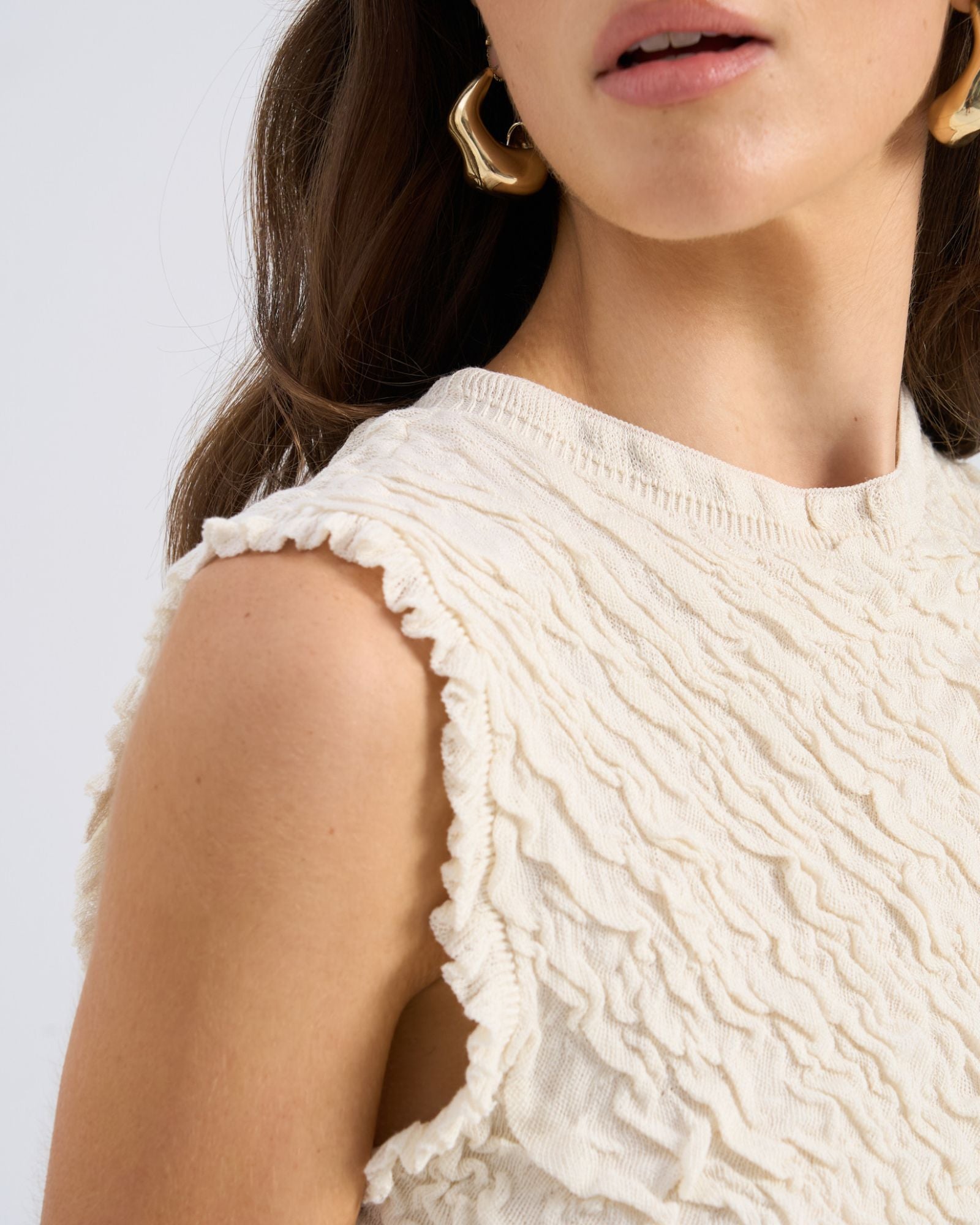 AWSTORMI TEXTURED SLEEVELESS TOP